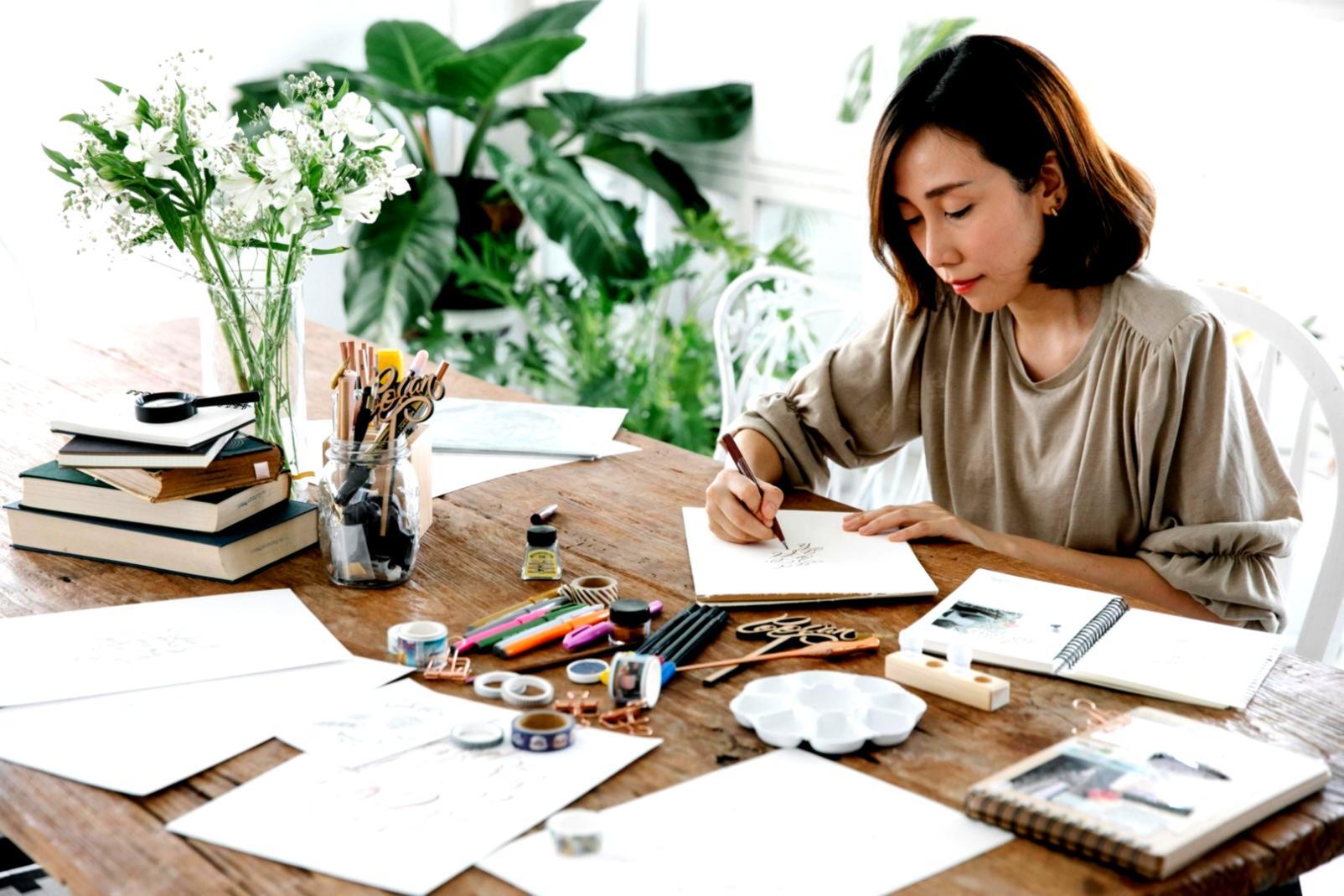 Technique du papier gris avec rehauts blancs et fusain