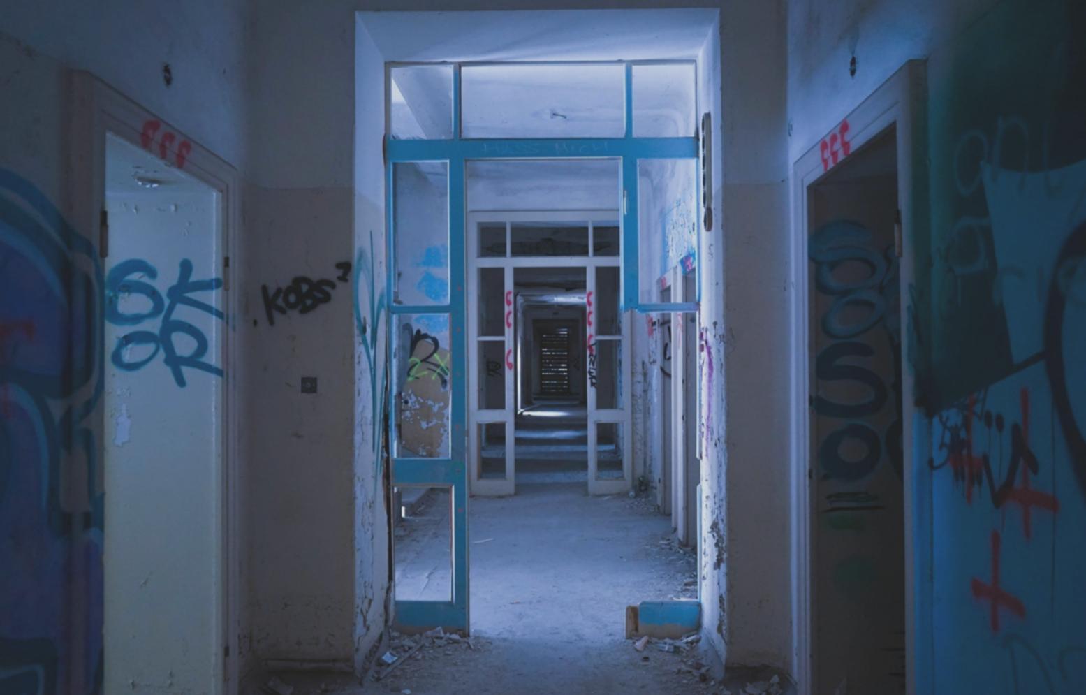 Espace de travail créatif avec matériel de dessin de nature morte